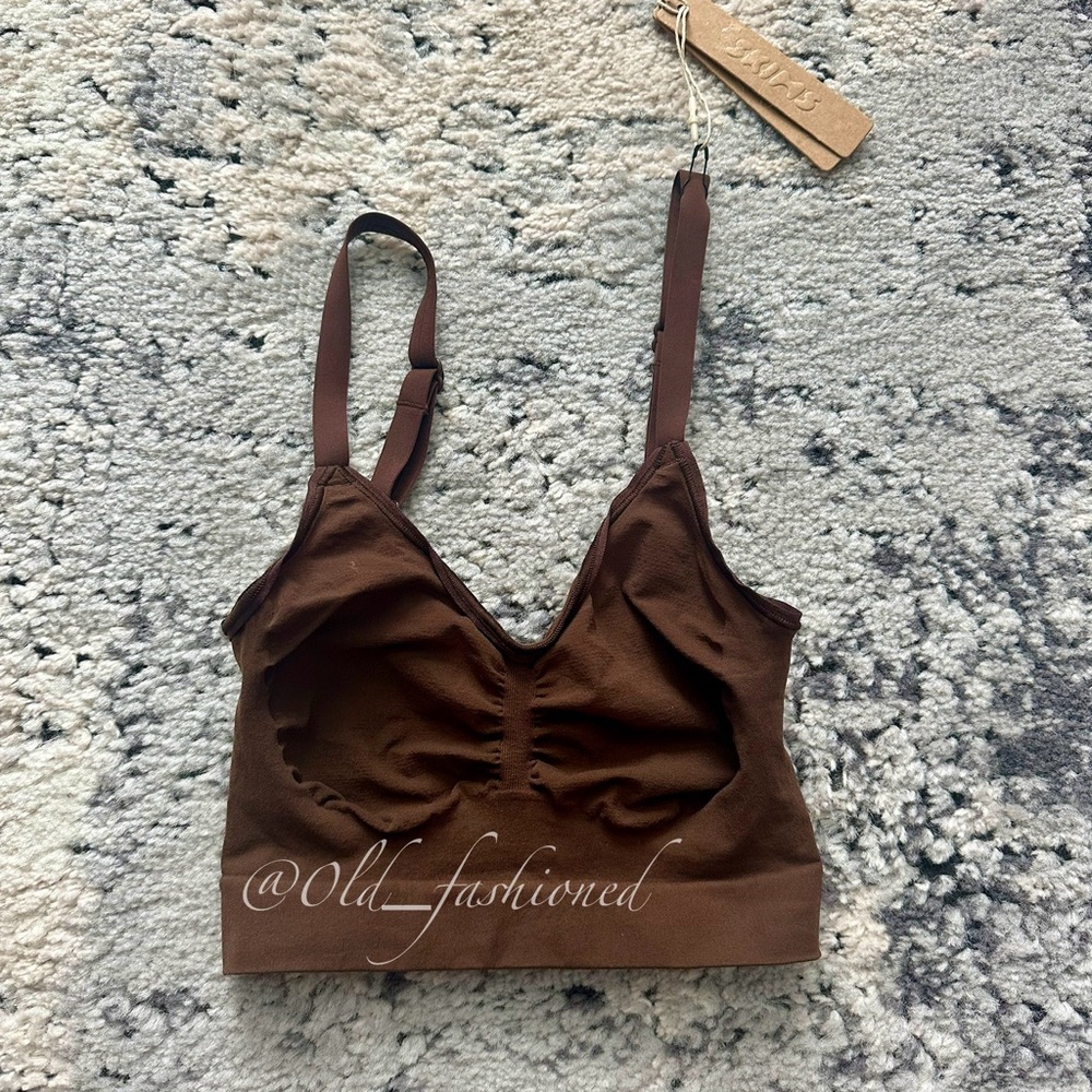 SKIMS Everyday Sculpt Bralette - Picture 6 of 9